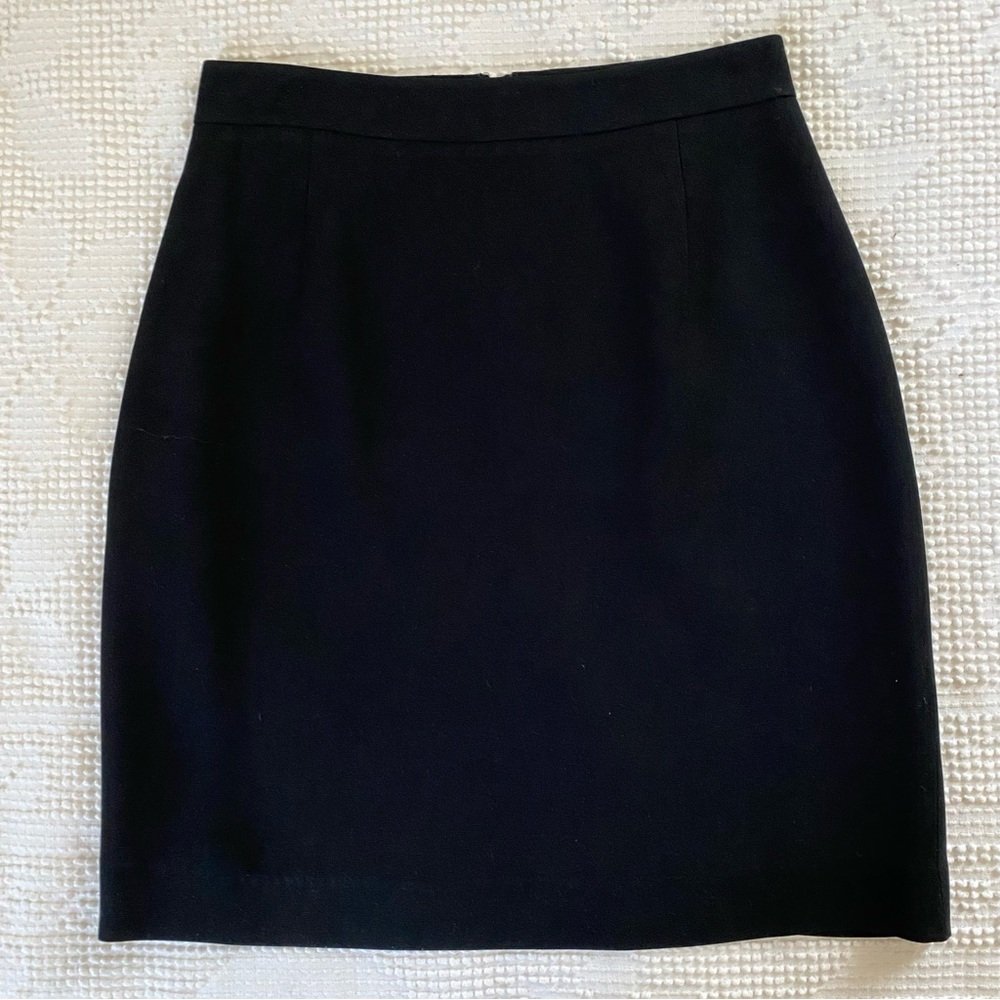 Black Mini Skirt 25” waist Size 0 figure flattering